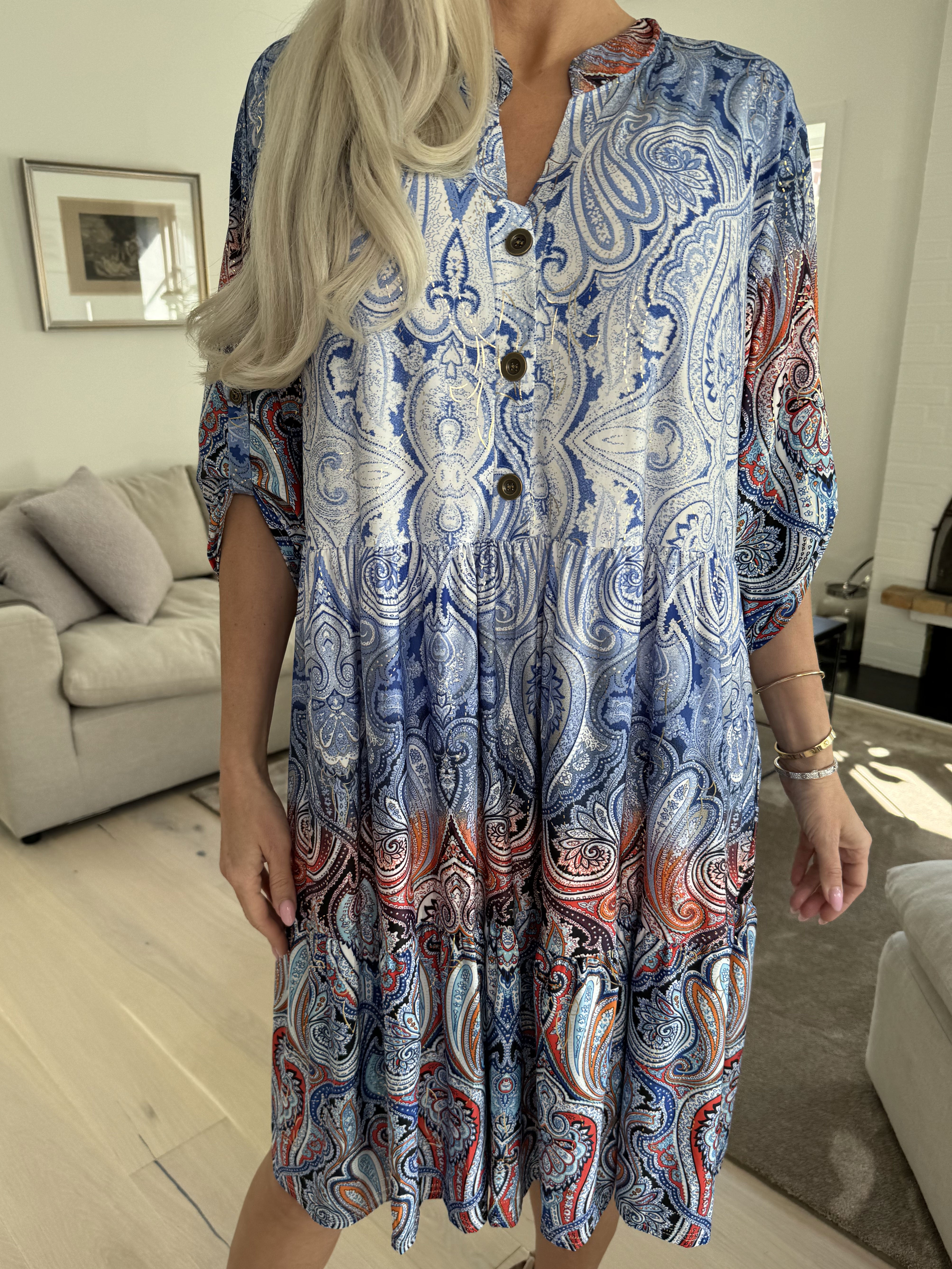 Milano Tamaria Midi - Kjole i fint print i lag på lag look